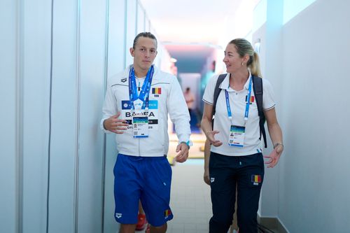 Robert Badea și Iulia Becheru pe holurile bazinului de la Otopeni FOTO FRNPM