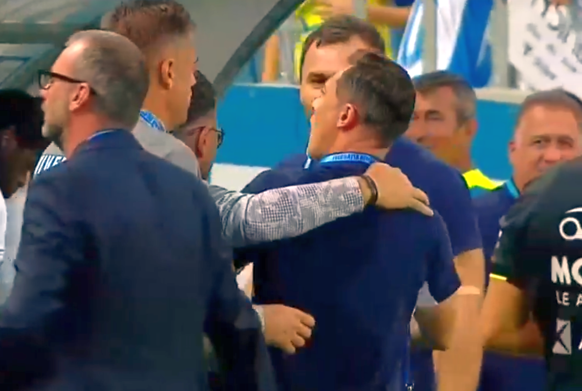 Mirel Rădoi, criză de nervi în Craiova - Petrolul » Momente uluitoare: a dat cu pumnii în banca de rezerve