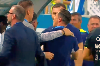 Mirel Rădoi, criză de nervi în Craiova - Petrolul » Momente uluitoare: a dat cu pumnii în banca de rezerve