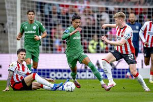 Antrenorul Peter Bosz nu l-a menajat pe Dennis Man după debutul modest de la PSV: „Superficial, jocul lui a fost plat”