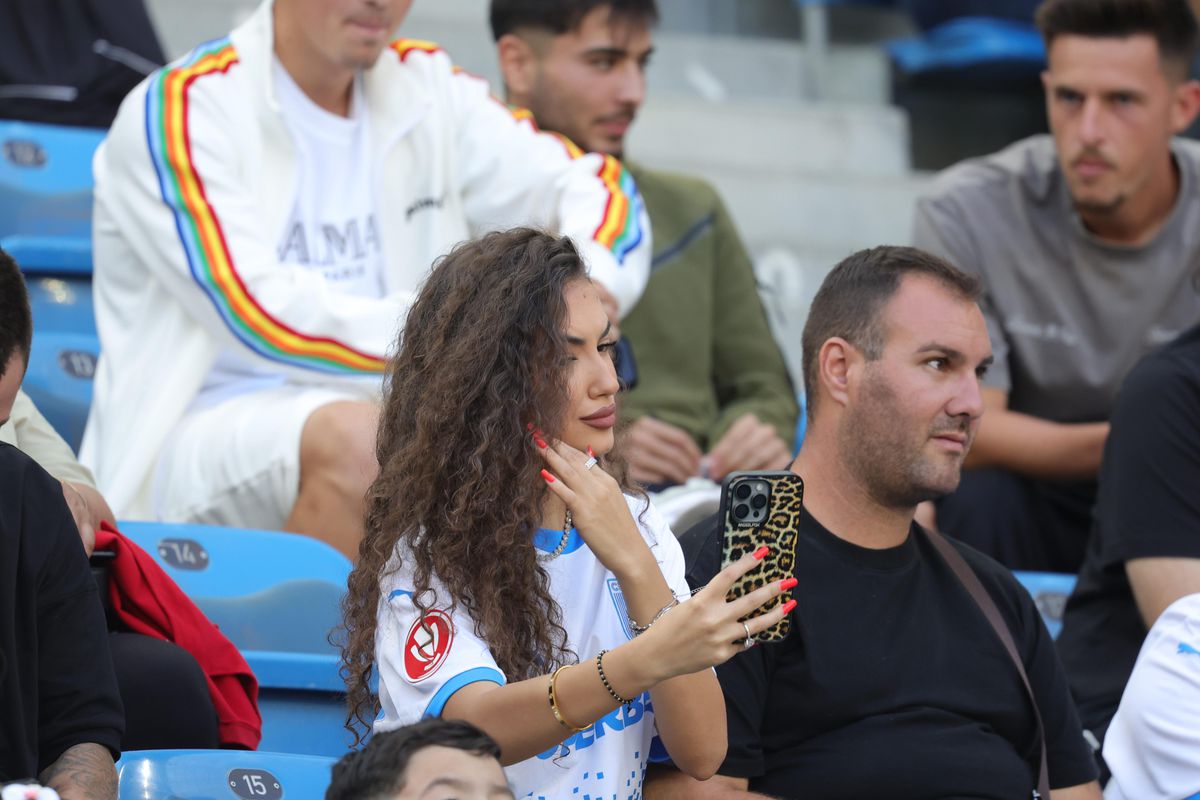 Toți ochii pe Lavinia! Iubita-studentă a „leului” din Bănie, în tribune la Craiova - Petrolul