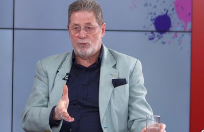 Cornel Dinu râde de Gigi Becali și FCSB: „S-a greșit datul cu tămâie! Nu unde stau enoriașii fotbaliști trebuia să se dea, ci la Palat”