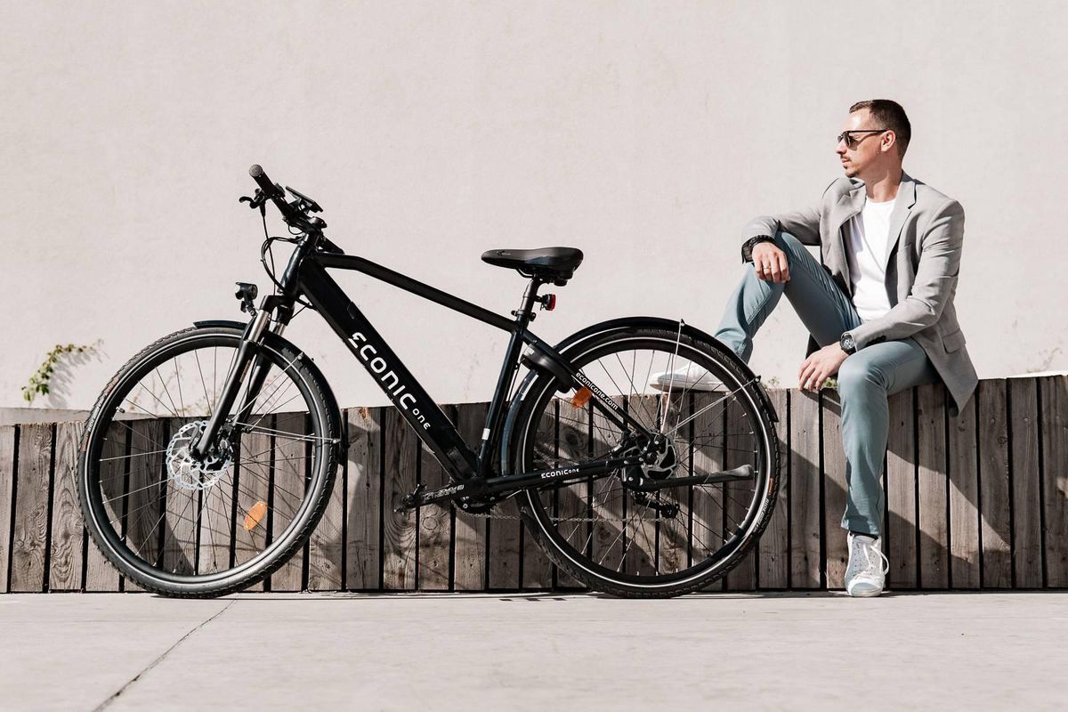 Bicicletele electrice nu sunt viitorul. Ele sunt prezentul! Tot ce trebuie să știi despre cea mai eficientă soluție pentru evitarea traficului