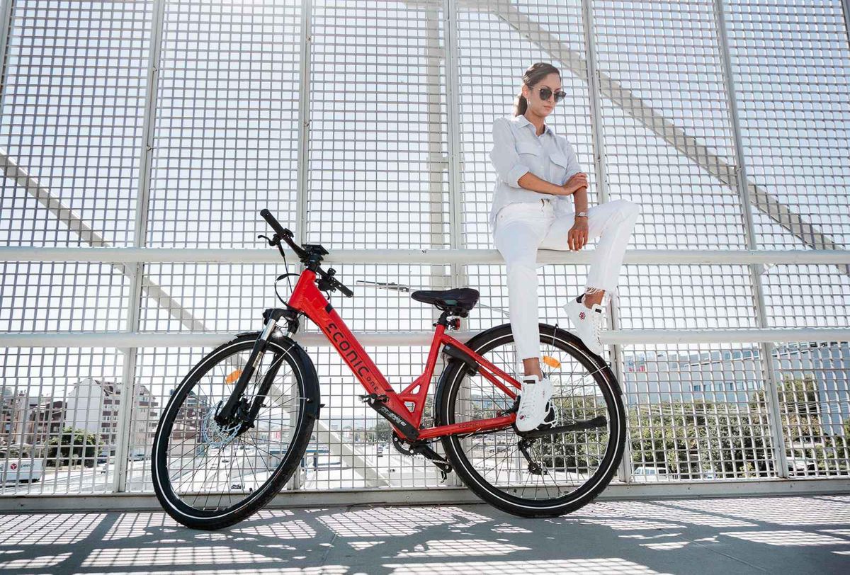 Bicicletele electrice nu sunt viitorul. Ele sunt prezentul! Tot ce trebuie să știi despre cea mai eficientă soluție pentru evitarea traficului