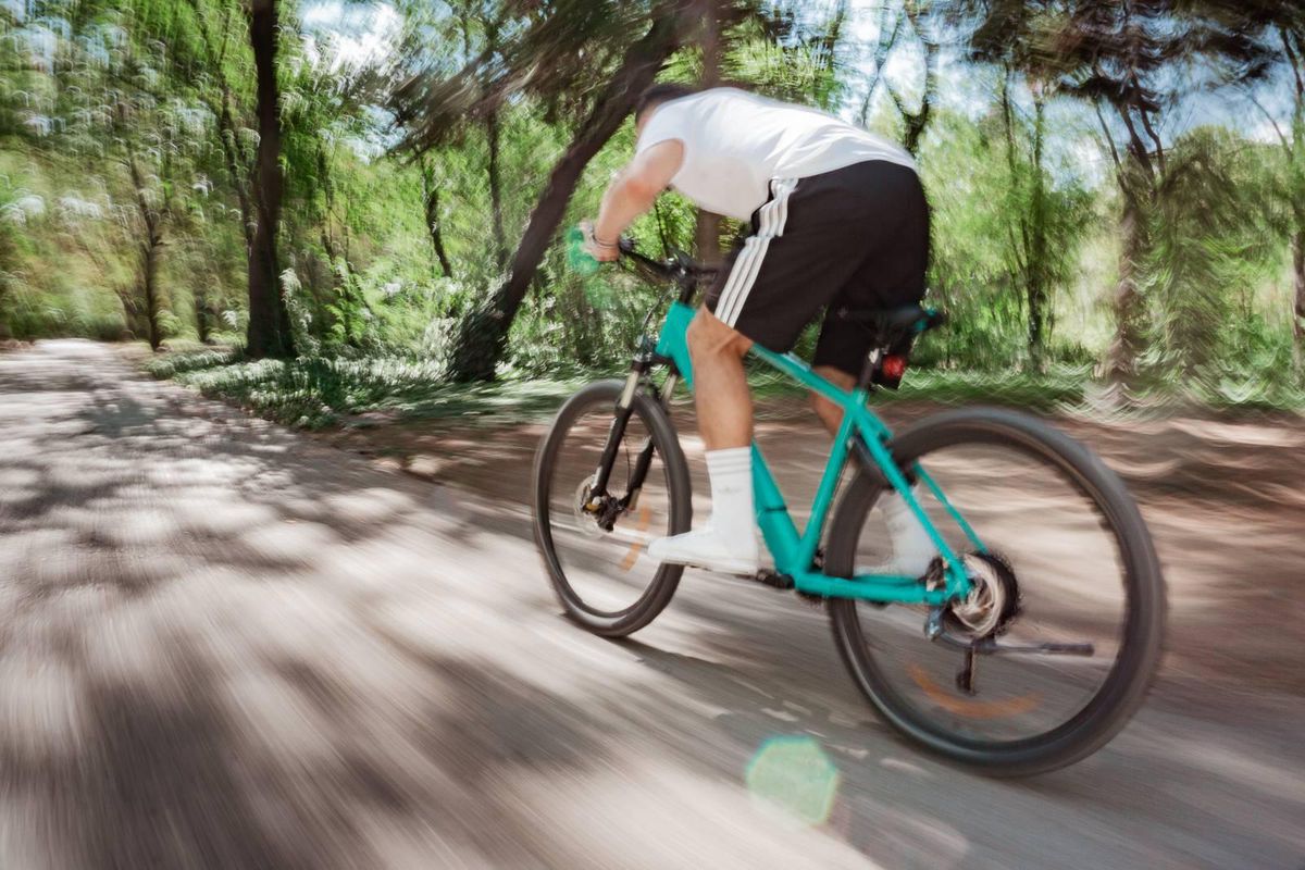 Bicicletele electrice nu sunt viitorul. Ele sunt prezentul! Tot ce trebuie să știi despre cea mai eficientă soluție pentru evitarea traficului