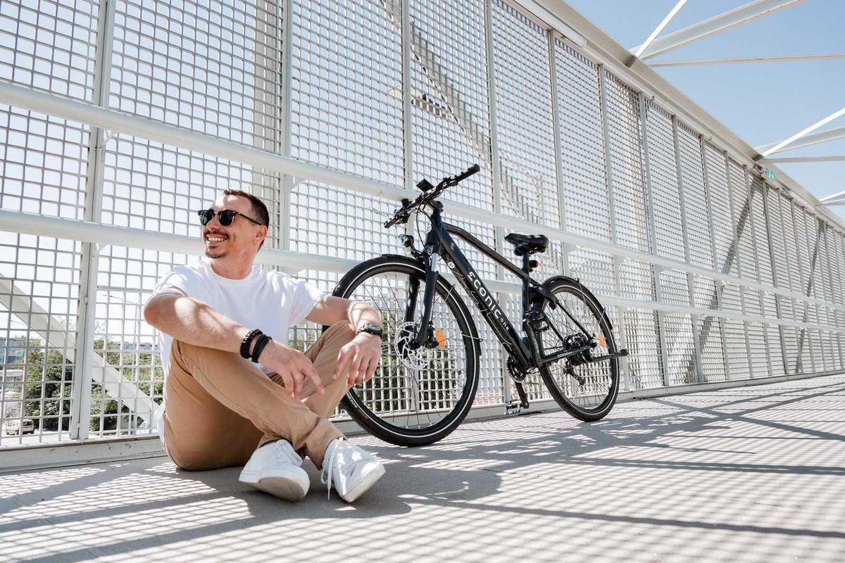 Bicicletele electrice nu sunt viitorul. Ele sunt prezentul! Tot ce trebuie să știi despre cea mai eficientă soluție pentru evitarea traficului