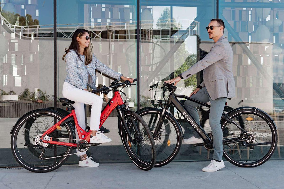 Bicicletele electrice nu sunt viitorul. Ele sunt prezentul! Tot ce trebuie să știi despre cea mai eficientă soluție pentru evitarea traficului