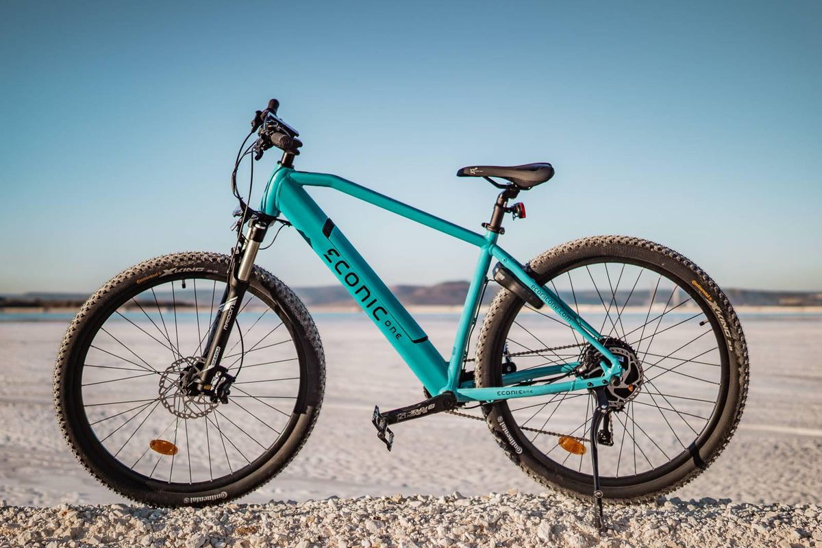 Bicicletele electrice nu sunt viitorul. Ele sunt prezentul! Tot ce trebuie să știi despre cea mai eficientă soluție pentru evitarea traficului