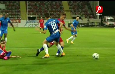 Penalty evident neacordat pentru FCSB în meciul cu Slovan Liberec! Arbitrul nu a văzut un fault clar