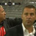 Momentul în care Dan Petrescu strigă spre arbitrul de rezervă // foto: captură @ Digi Sport