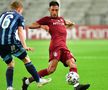Mario Camora (dreapta), în Djurgarden - CFR Cluj 0-1