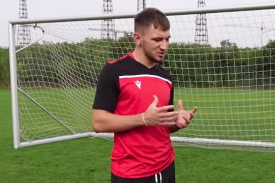 Deian Sorescu (24 de ani), „extrema” lui Dinamo, a oferit o declarație confuză când a fost pus să răspundă la celebra întrebare: „Messi sau Ronaldo?”.
