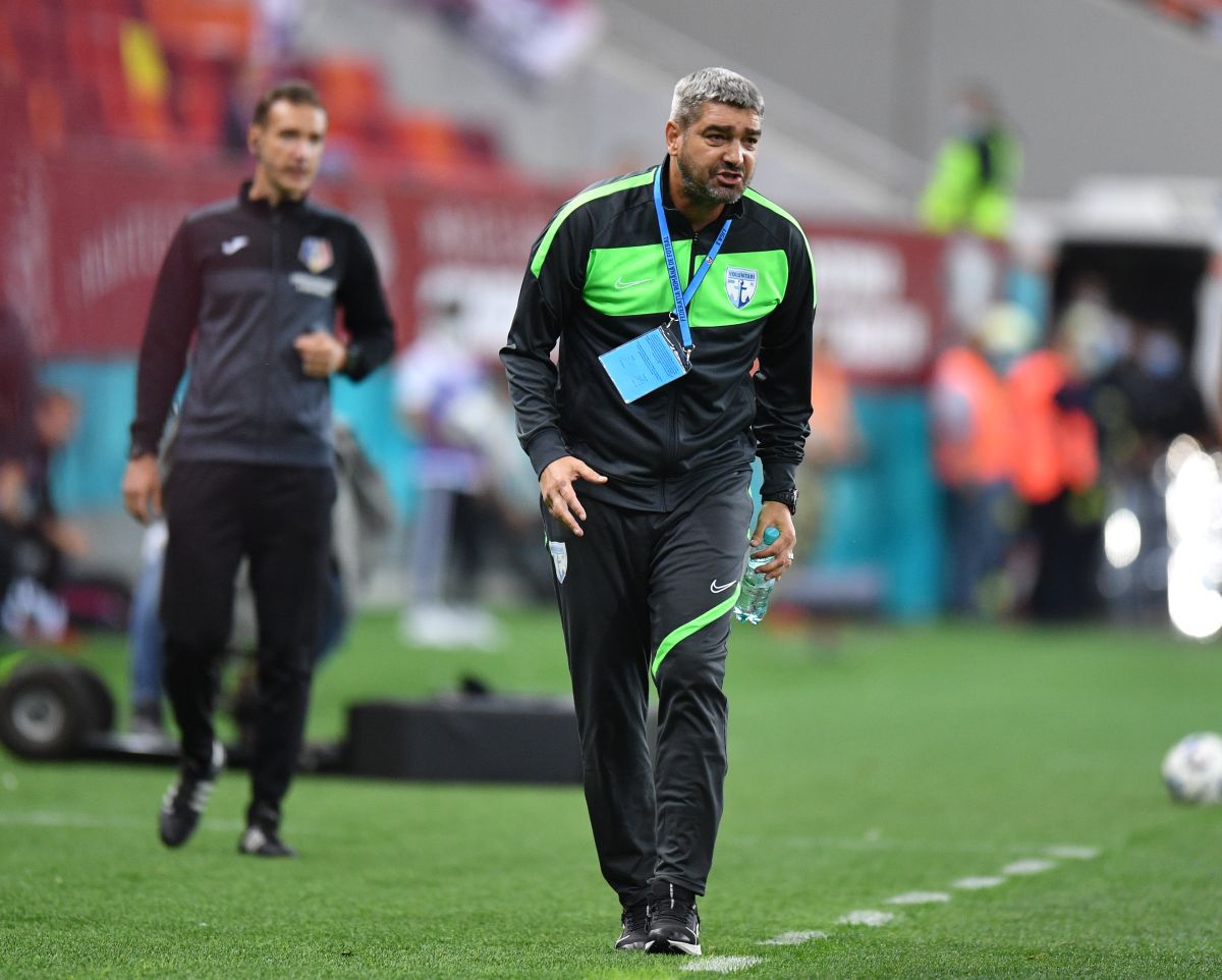 Antrenorul din acte al Rapidului, deranjat pentru că a fost întrebat de ce n-a dat indicații jucătorilor: „Întrebările să le puneți cui trebuie să răspundă”