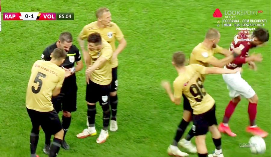 FOTO: Captură @Look Sport+ Prestație dezastruoasă a lui Andrei Antonie, în Rapid - FC Voluntari: „Intră în istorie!”