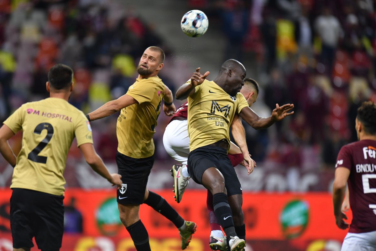 Antrenorul din acte al Rapidului, deranjat pentru că a fost întrebat de ce n-a dat indicații jucătorilor: „Întrebările să le puneți cui trebuie să răspundă”