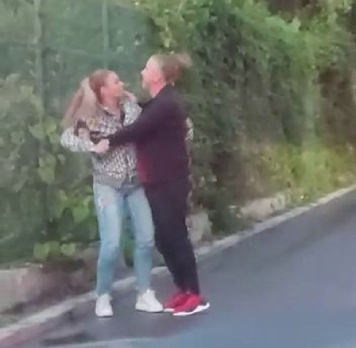 Noi imagini cu bătaia dintre Anamaria Prodan și Reghecampf
