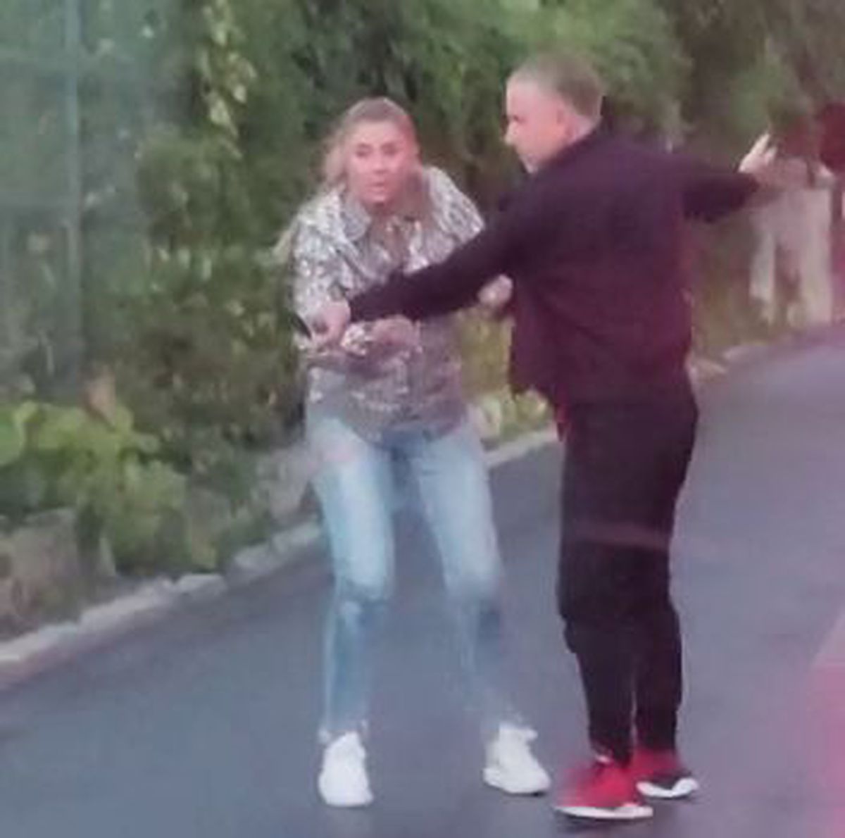 Bătaia dintre Anamaria Prodan și Laurențiu Reghecampf a durat mai mult decât s-a crezut inițial » Ce au surprins camerele de supraveghere