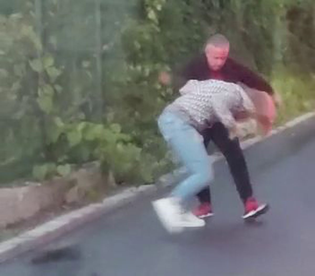 Noi imagini cu bătaia dintre Anamaria Prodan și Reghecampf » De la ce a plecat totul