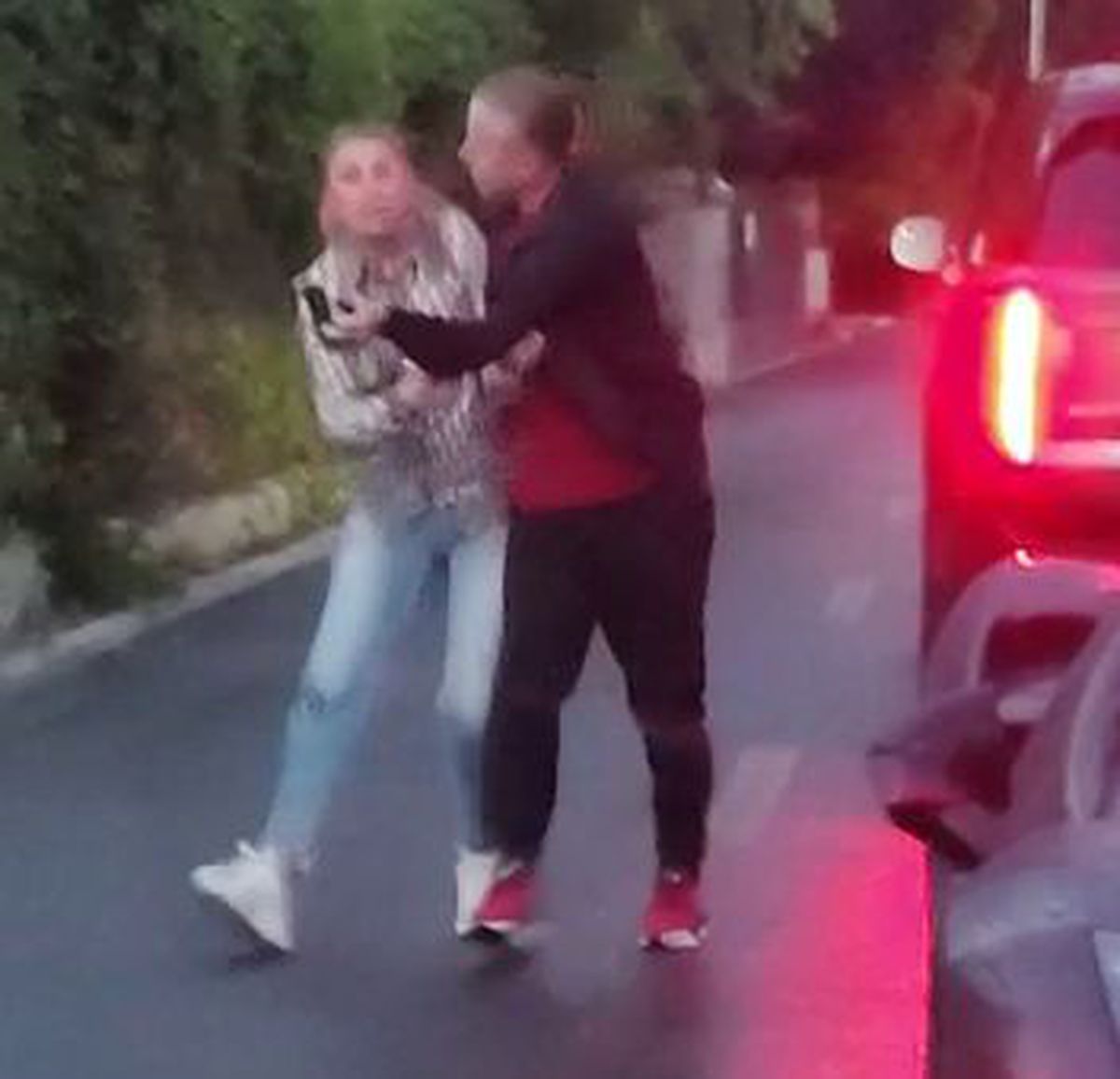 Bătaia dintre Anamaria Prodan și Laurențiu Reghecampf a durat mai mult decât s-a crezut inițial » Ce au surprins camerele de supraveghere