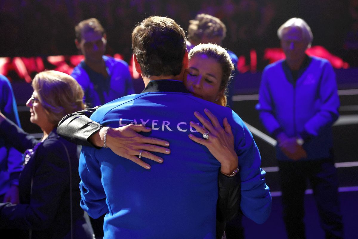 Roger Federer și Rafael Nadal au plâns cot la cot după ultimul meci din cariera elvețianului