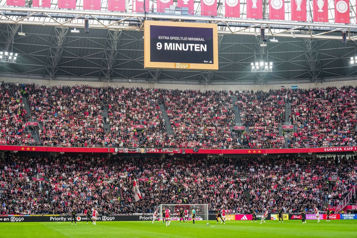 Derby-ul Ajax - Feyenoord, oprit de ultrași în minutul 55! » Incidentele au escaladat: haos la porțile stadionului