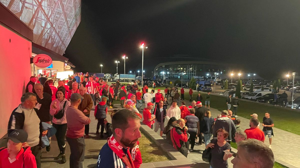 7 detalii remarcate de reporterul GSP la Sepsi - FCSB » Cum a fost tratat singurul moment tensionat din tribune + cu cine s-a întreținut MM