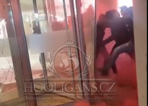 Derby-ul Ajax - Feyenoord, oprit de ultrași în minutul 55! » Incidentele au escaladat: haos la porțile stadionului
