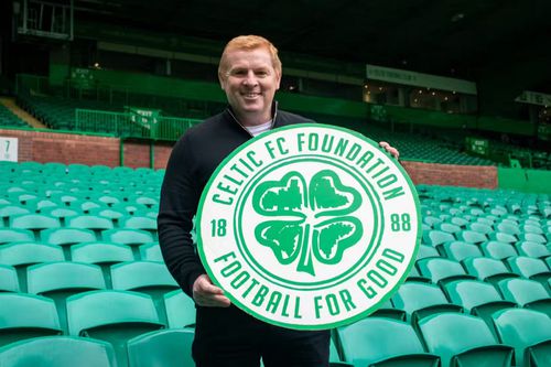 Neil Lennon (53 de ani) nu duce lipsă de activități după ce s-a depărțit de Rapid. Foto: Celtic Glasgow