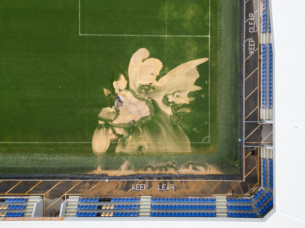 Crater în gazon » Când se va putea juca din nou pe stadionul distrus de ploaie