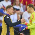 Ter Stegen (stânga) a așteptat ani de zile să-i ia locul lui Manuel Neuer în naționala Germaniei / Foto: Imago