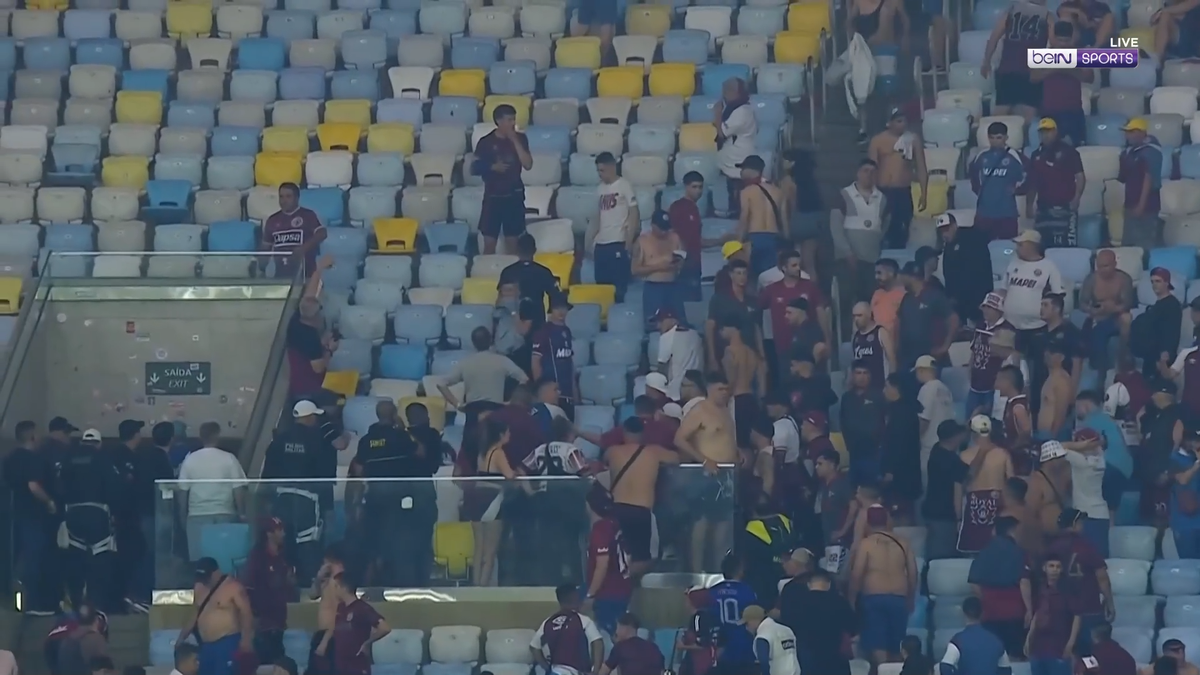 Bătaie între fanii lui Lanus și poliție