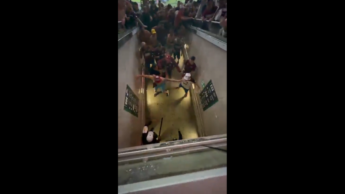 Bătaie între fanii lui Lanus și poliție