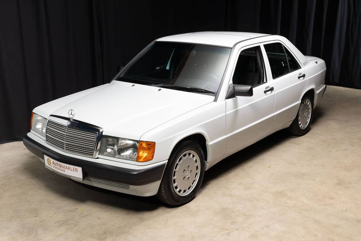 Un legendar Mercedes 190 al lui Ayrton Senna, scos la licitație