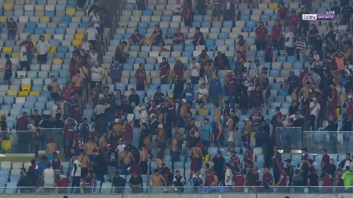 Bătaie între fanii lui Lanus și poliție