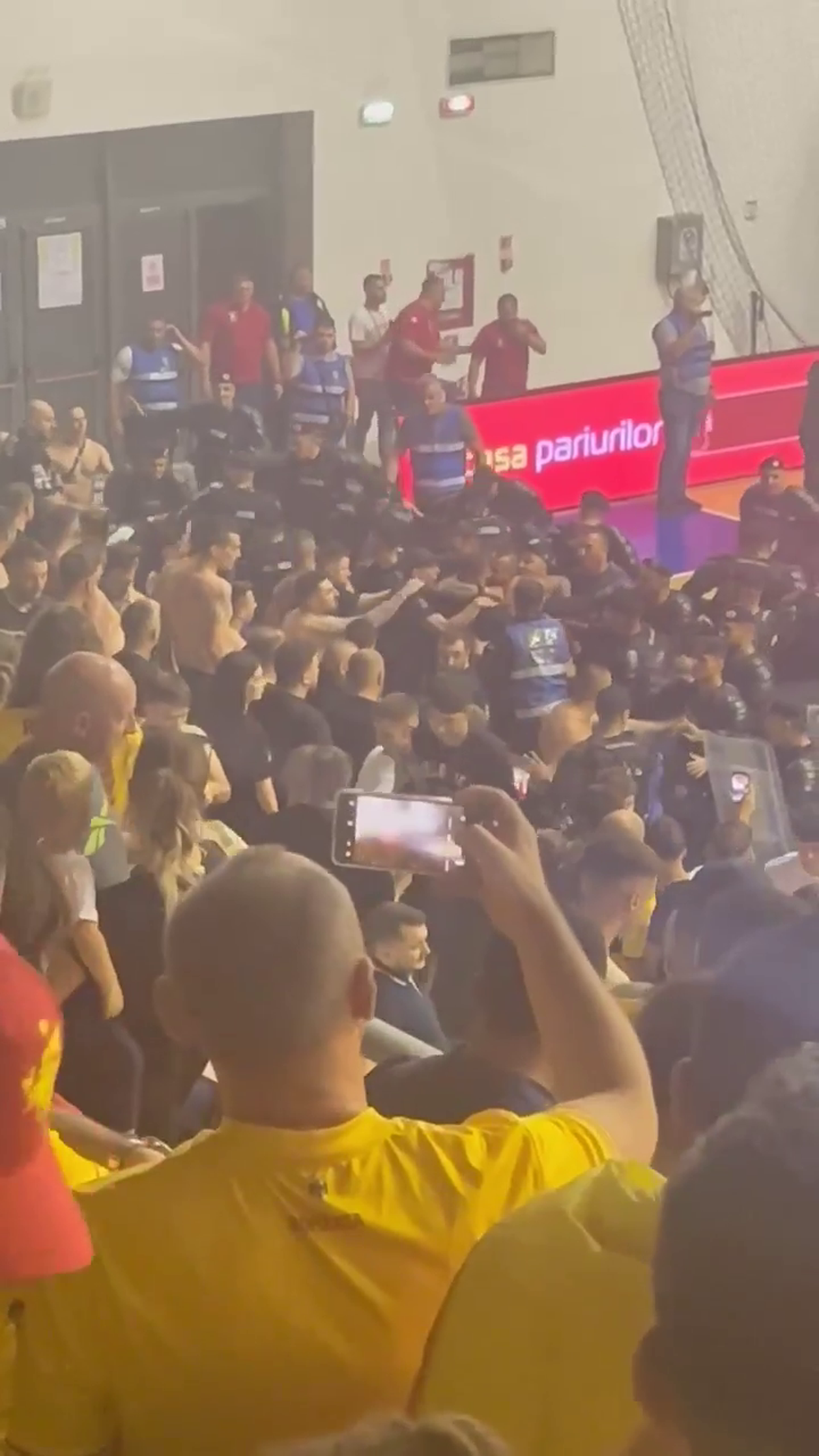 Presa maghiară a reacționat după incidentele de la România - Ungaria la futsal: „Fanii români nu s-au putut controla!”