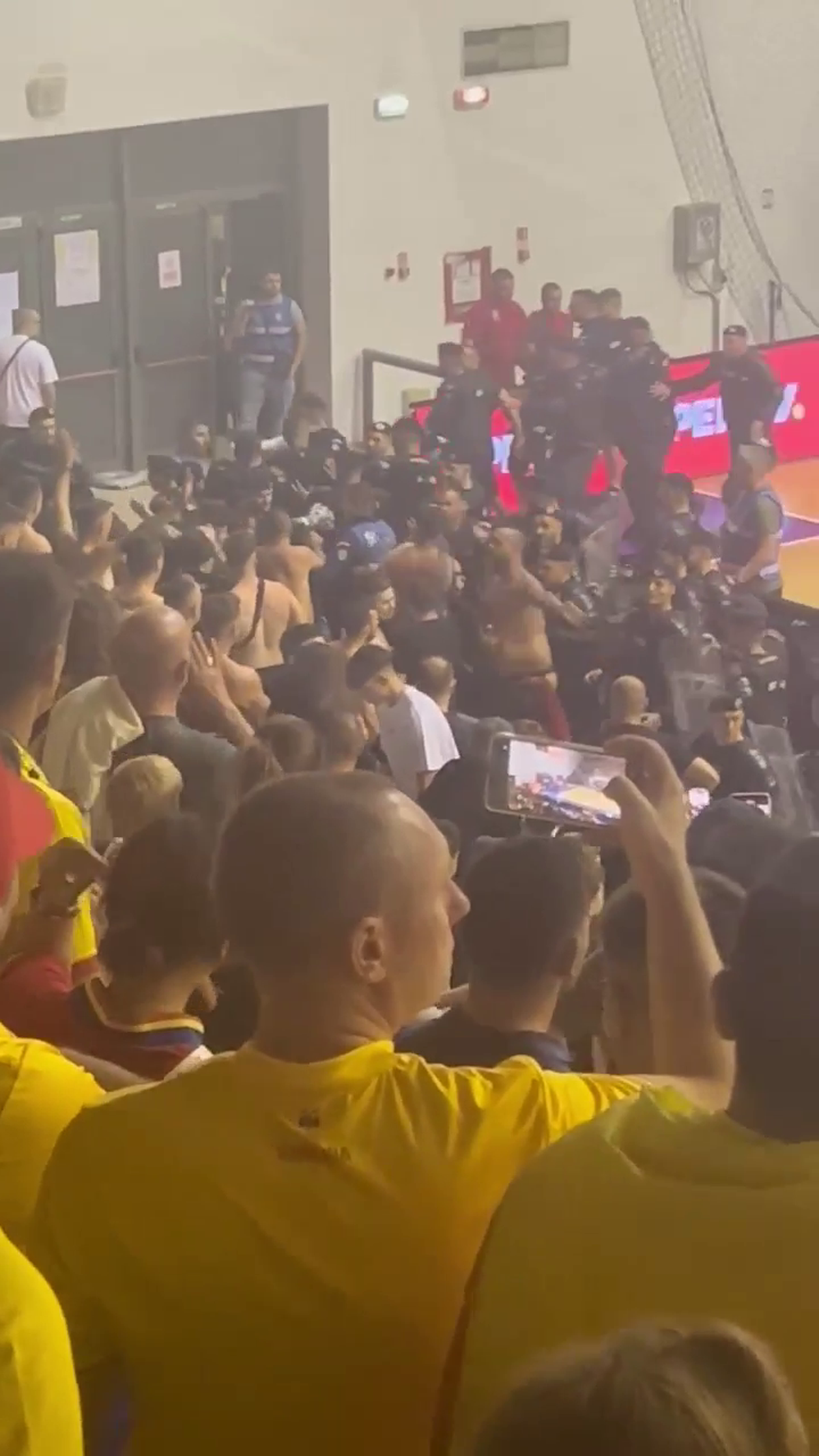 Presa maghiară a reacționat după incidentele de la România - Ungaria la futsal: „Fanii români nu s-au putut controla!”