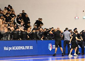 Prekinjena tekma v futsalu med Romunijo in Madžarsko zaradi izgredov navijačev