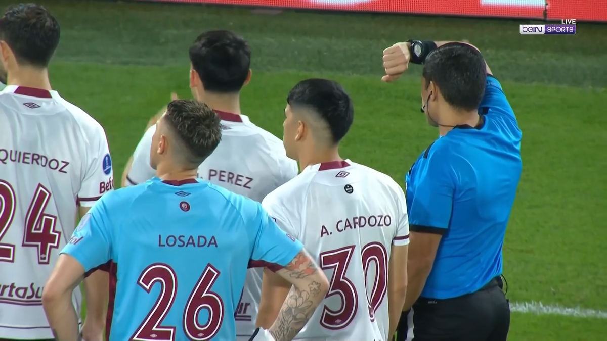 Bătaie între fanii lui Lanus și poliție