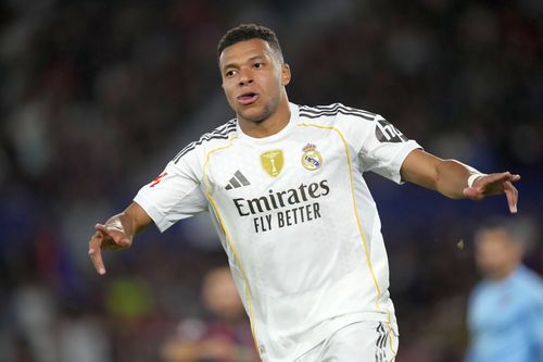 Atacantul lui Real Madrid, Kylian Mbappe, a marcat două goluri în victoria cu 4-1 împotriva lui Levante, într-un meci din etapa a șasea din La Liga. Francezul de 26 de ani a ajuns la 38 de reușite în campionatul spaniol.