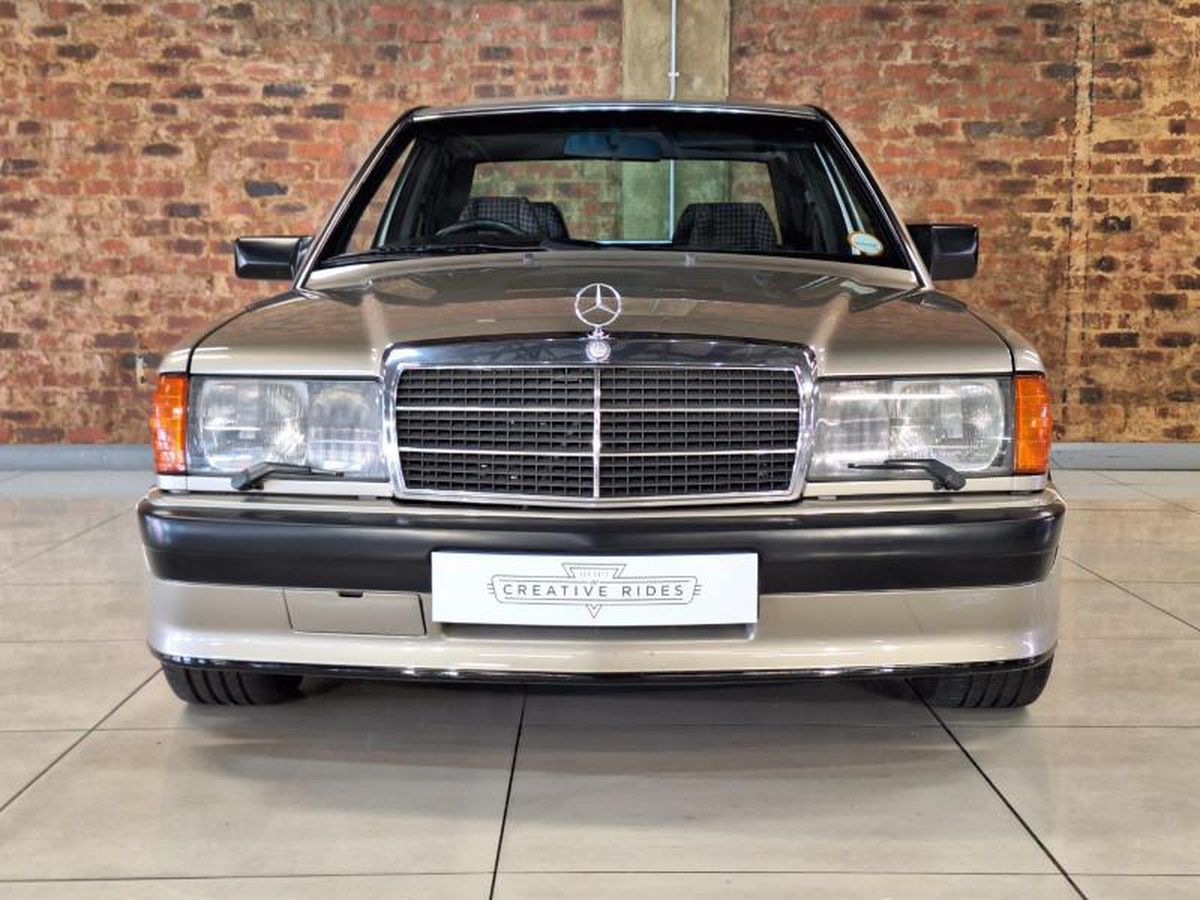 Un legendar Mercedes 190 al lui Ayrton Senna, scos la licitație