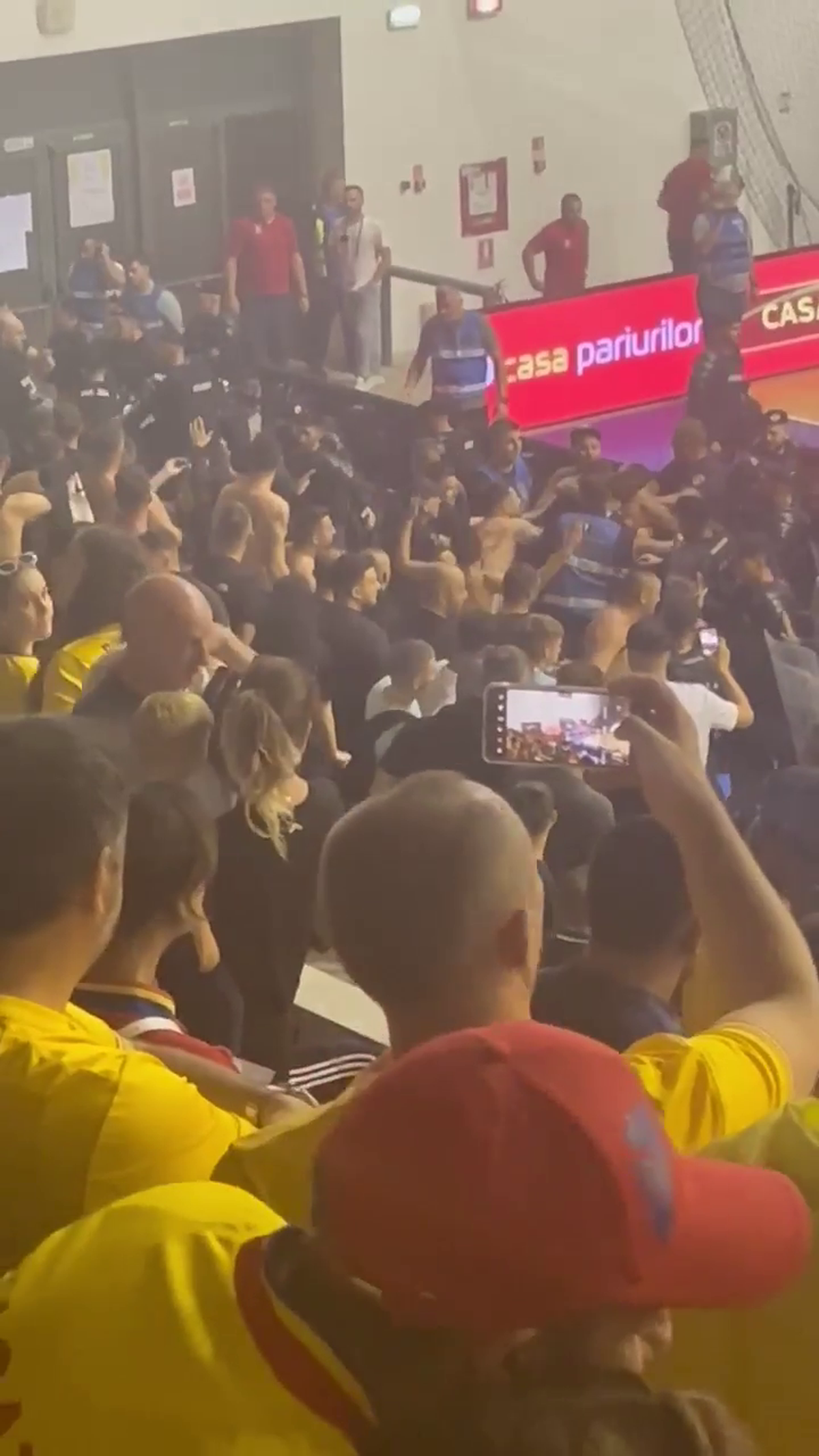 Presa maghiară a reacționat după incidentele de la România - Ungaria la futsal: „Fanii români nu s-au putut controla!”