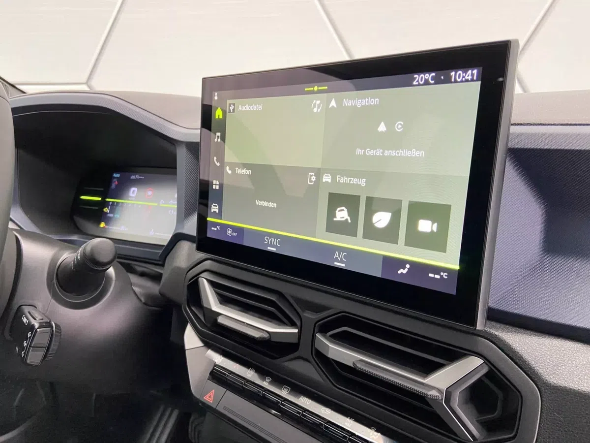 Nemții au reinventat modelul Dacia » Schimbări impresionante: cum arată acum mașina tunată