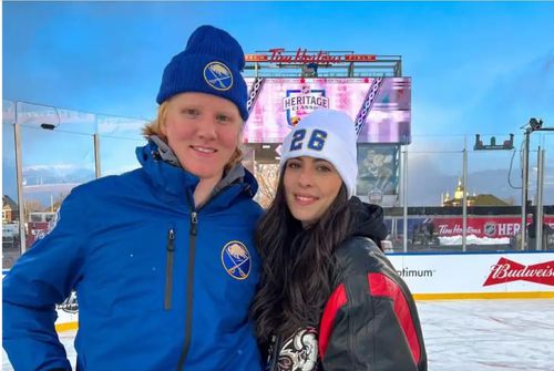 Hocheistul Rasmus Dahlin și iubita lui, Carolina Matovac