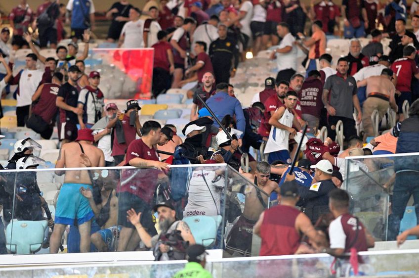 Conflictele dintre suporterii echipei Lanus și poliția braziliană au umbrit complet meciul din Copa Sudamericana împotriva echipei Fluminense, scor 1-1. // foto: X