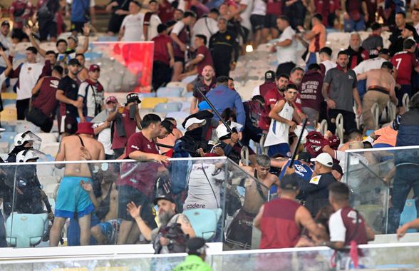 Scene înfiorătoare: bătaie generală în stadion! Suporteri căzuți, sufocați de gazele lacrimogene