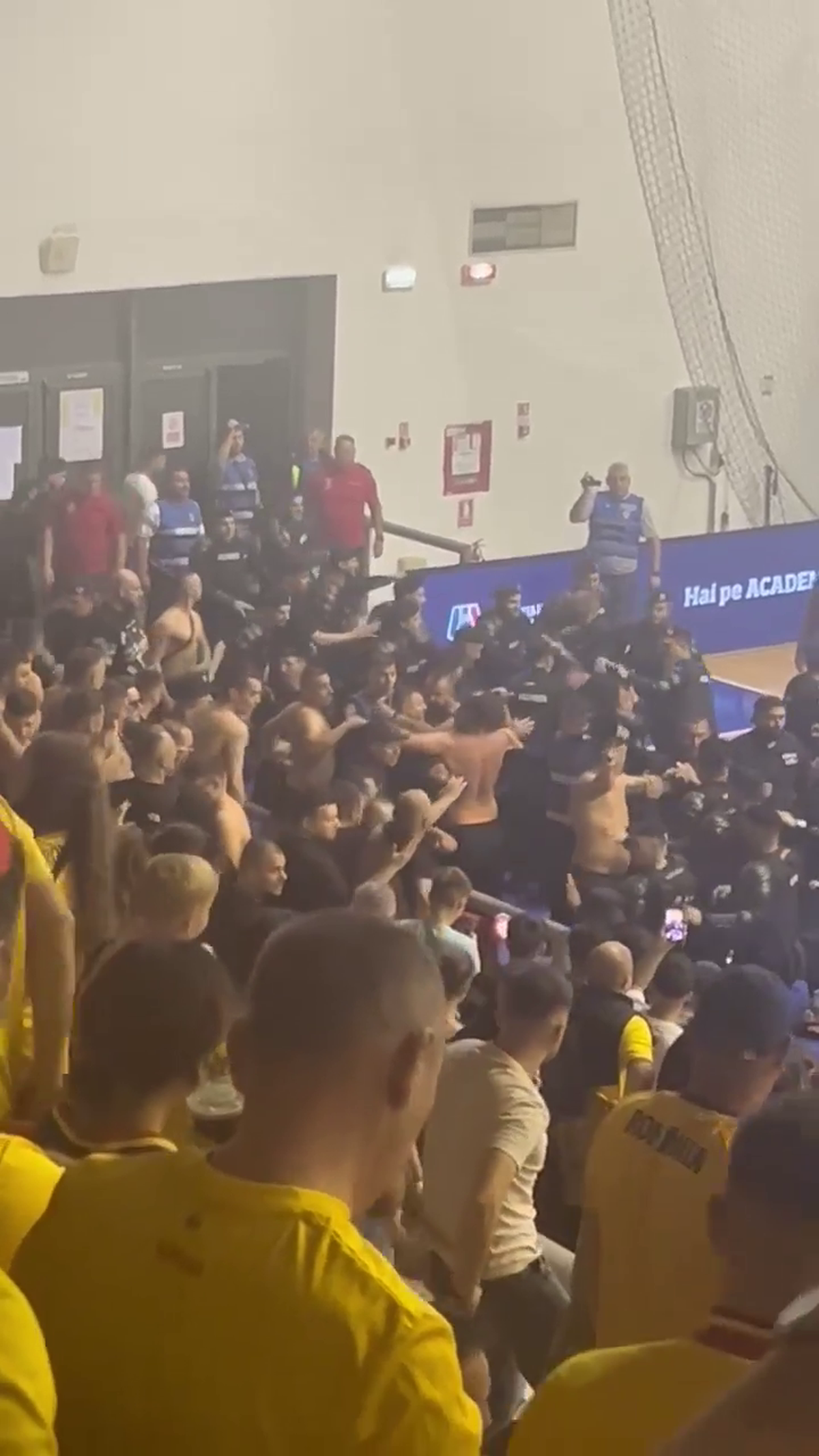 Presa maghiară a reacționat după incidentele de la România - Ungaria la futsal: „Fanii români nu s-au putut controla!”