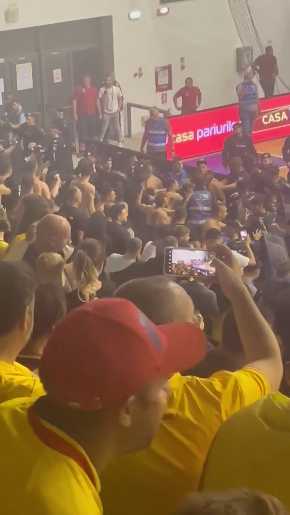 Presa maghiară a reacționat după incidentele de la România - Ungaria la futsal: „Fanii români nu s-au putut controla!”