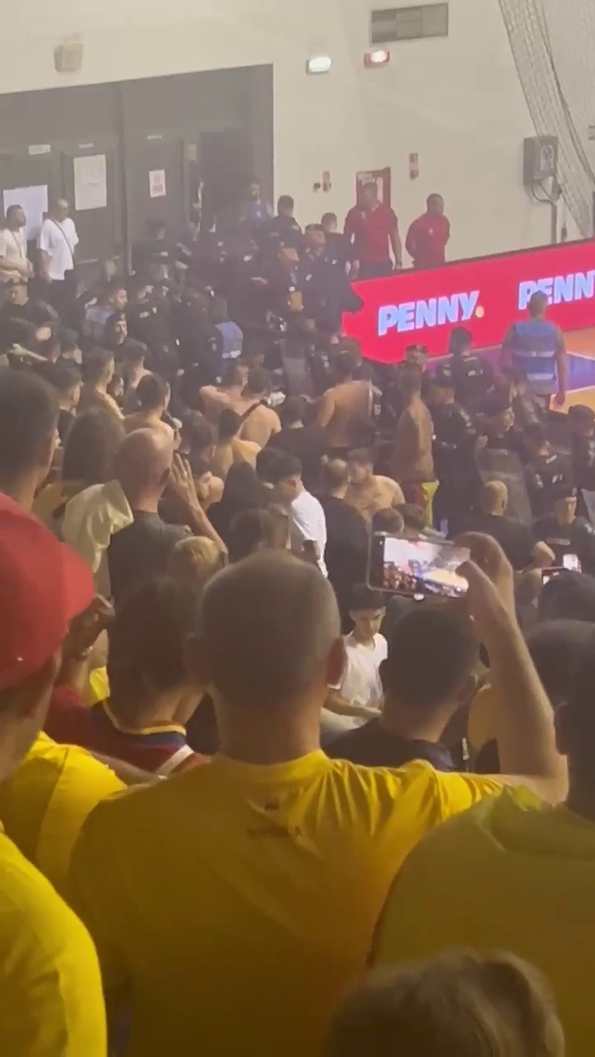 Presa maghiară a reacționat după incidentele de la România - Ungaria la futsal: „Fanii români nu s-au putut controla!”