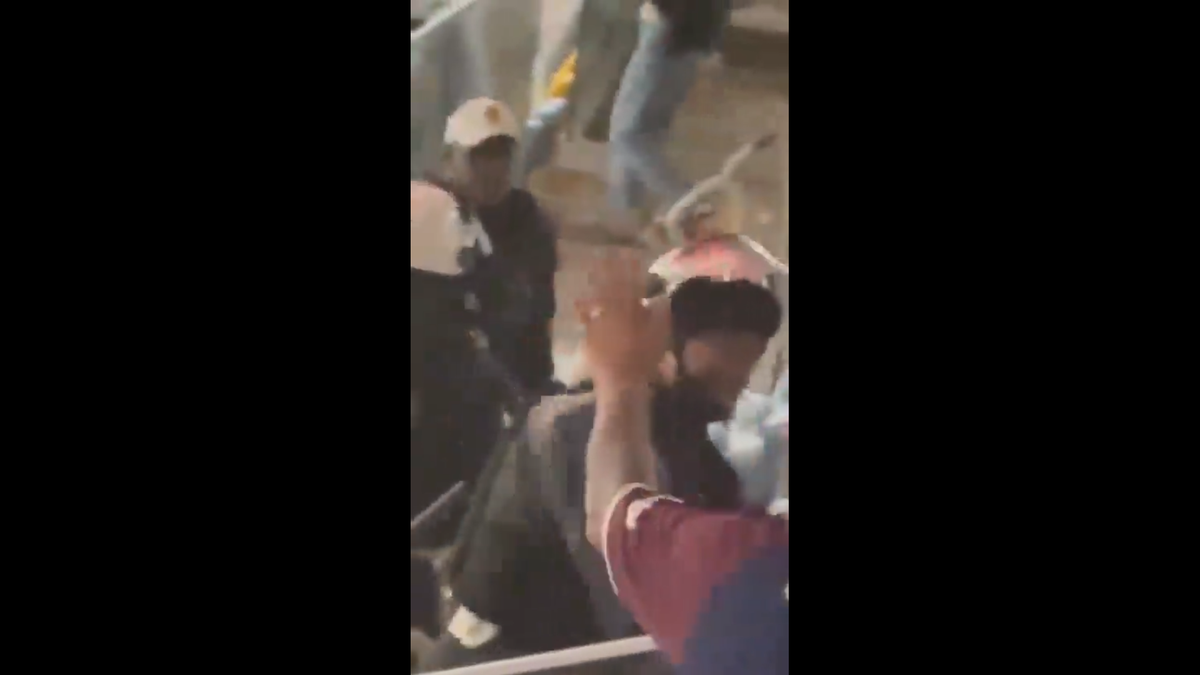 Bătaie între fanii lui Lanus și poliție