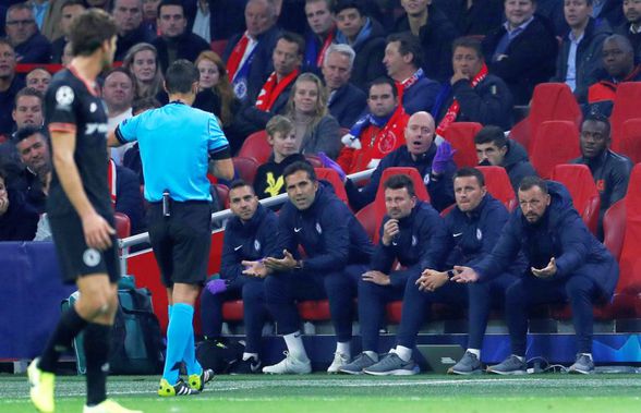 AJAX - CHELSEA 0-1 // VIDEO Ovidiu Hațegan i-a pus la punct pe oamenii lui Frank Lampard » I-a cerut să se ridice de pe bancă pentru a-i da cartonașul galben